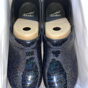 NEW Glitzy Dansko Size 40